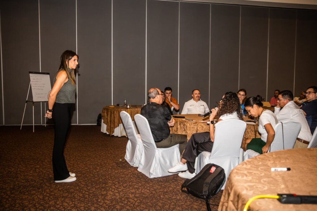 Karem Torres, conferencista para eventos corporativos sobre Ventas Industriales